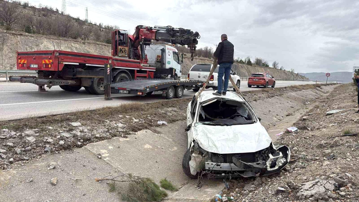 [BELEDIYE · Afyonkarahisar · Bayat] Afyonkarahisar'da Kaza: 4 Yaralı