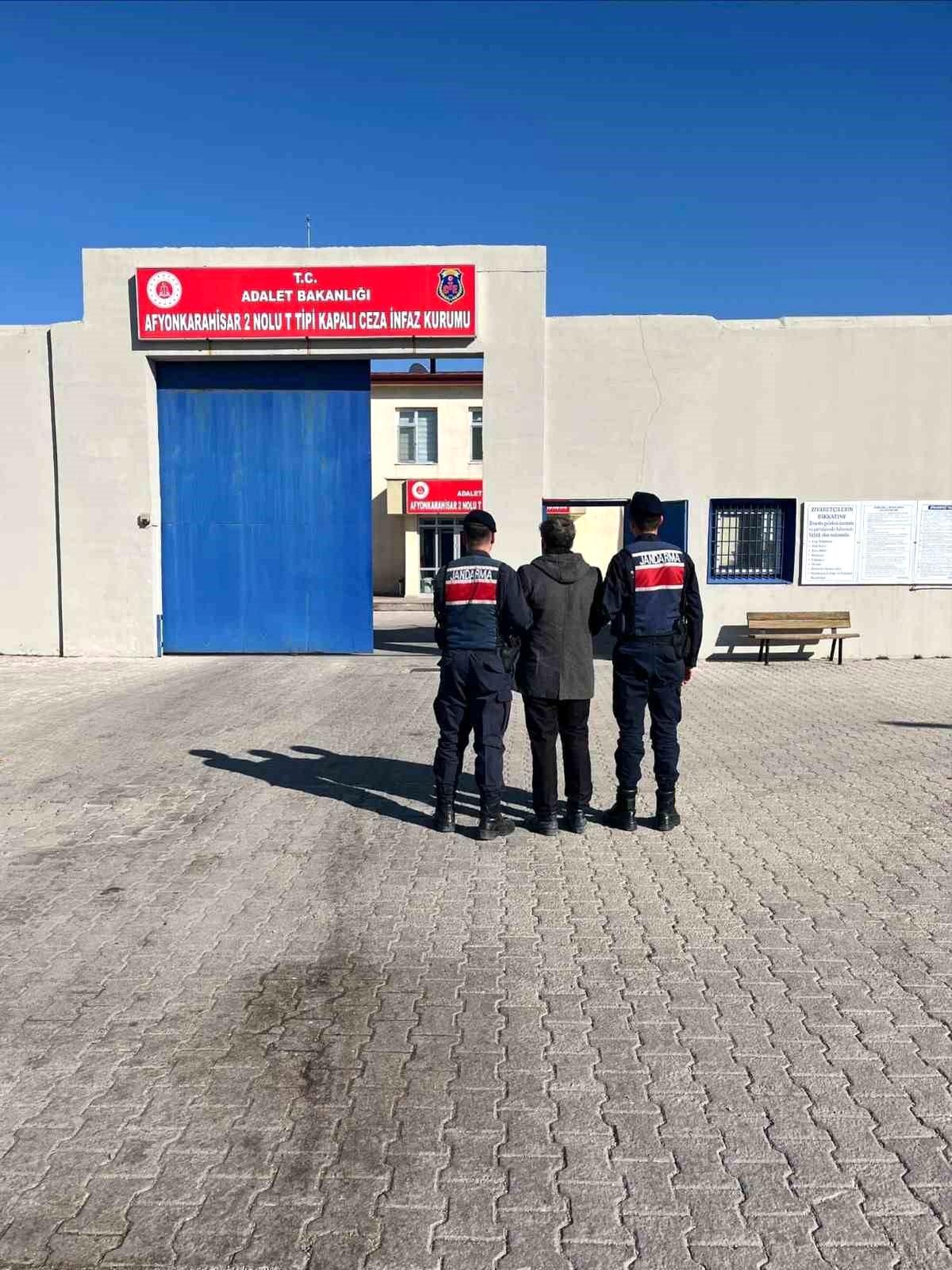 [BELEDIYE · Afyonkarahisar · Bayat] Hırsızlık Suçundan Aranan Şahıs Afyonkarahisar'da Yakalandı