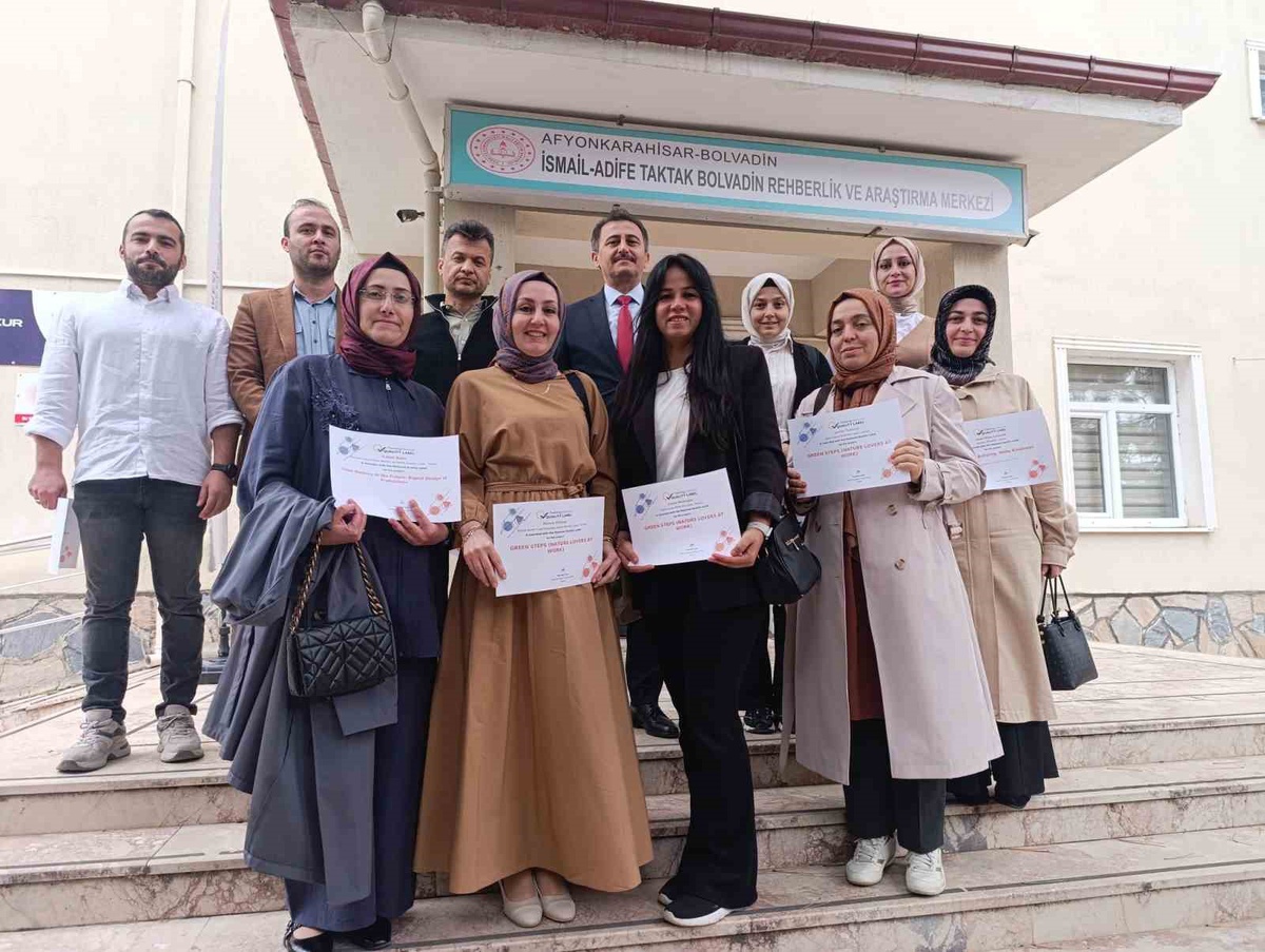 [BELEDIYE · Afyonkarahisar · Bolvadin] Afyonkarahisar Bolvadin'de Ulusal Kalite Etiketi alan öğretmenlere belgeleri verildi