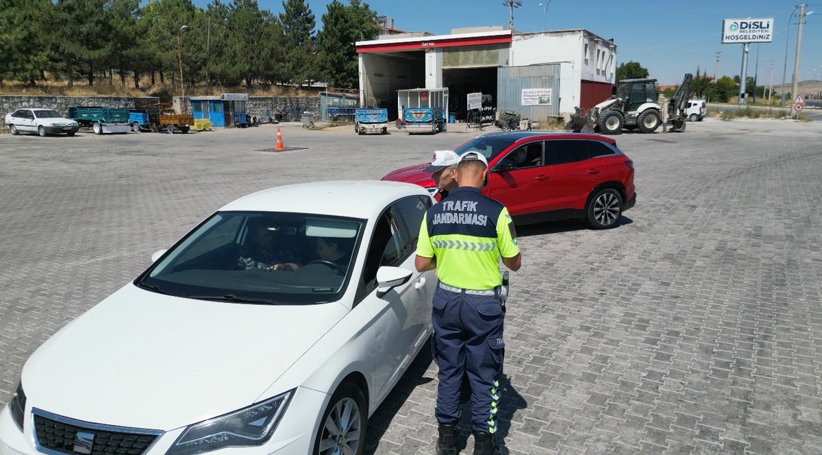 [BELEDIYE · Afyonkarahisar · Bolvadin] Bolvadin'de jandarma trafik ekipleri her gün giriş çıkış noktalarında denetim yapıyor