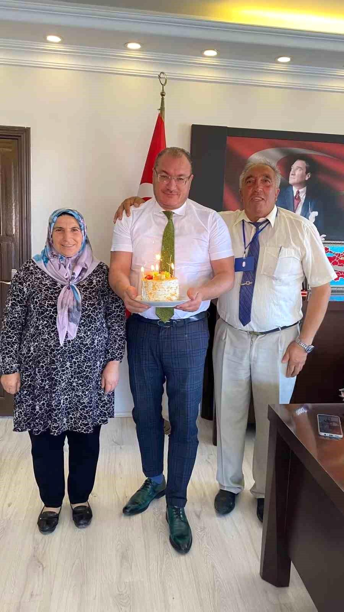 [BELEDIYE · Afyonkarahisar · Bolvadin] Kaymakama sürpriz doğum günü kutlaması