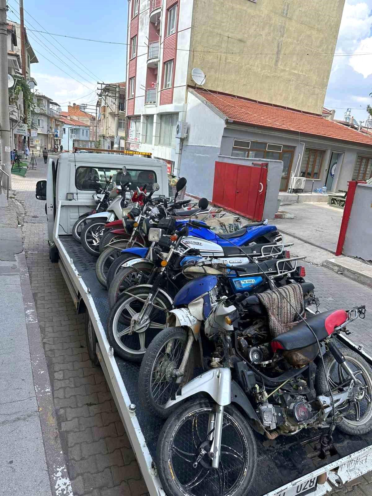 [BELEDIYE · Afyonkarahisar · Çay] Afyonkarahisar Çay ilçesinde 35 motosiklet trafikten men edildi
