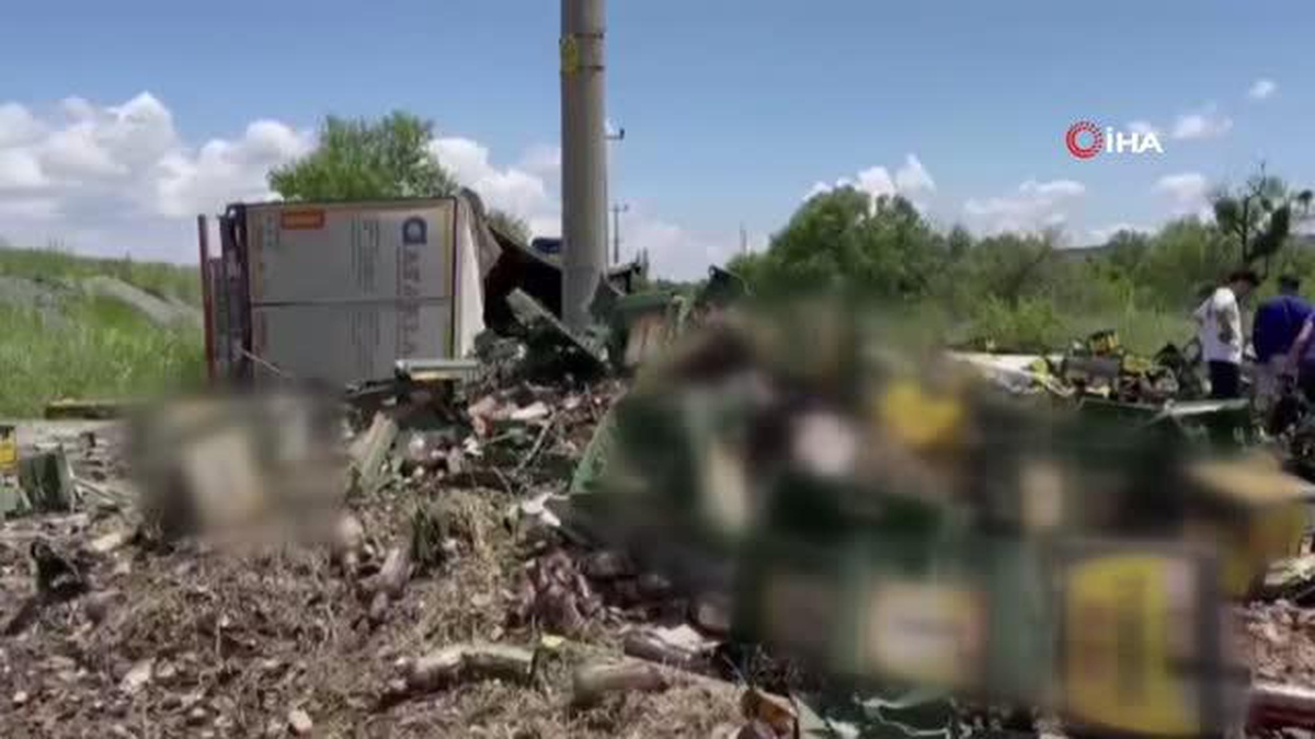 [BELEDIYE · Afyonkarahisar · Çay] Afyonkarahisar'da Devrilen Tırda Litrelerce Alkol Yola Döküldü