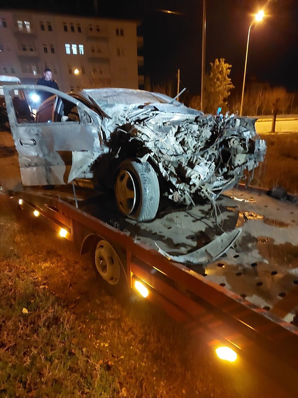 [YEREL / KAMU · Afyonkarahisar · Başmakçı] Afyonkarahisar'da gasbedilen otomobil traktöre çarptı: 4 yaralı