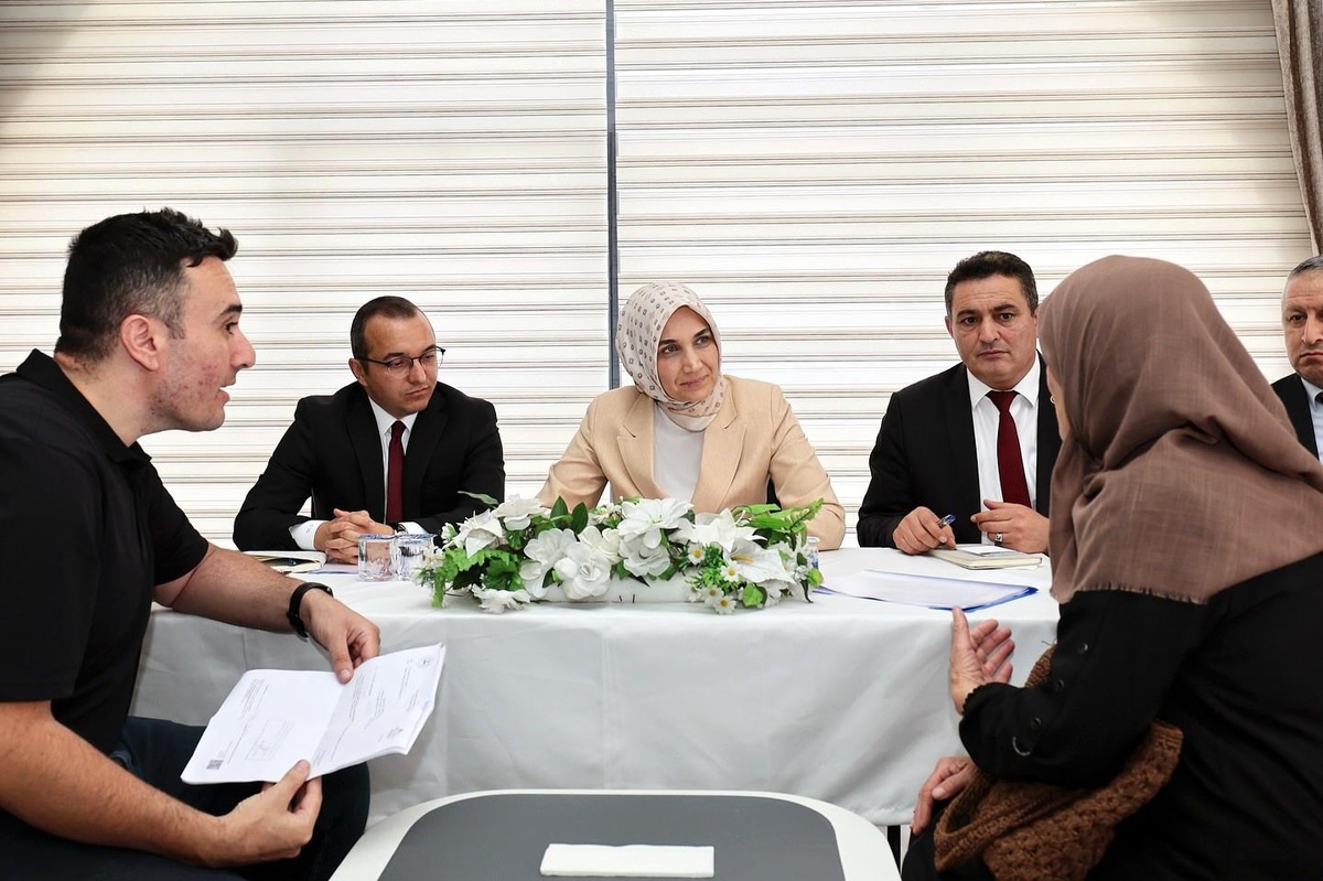 [YEREL / KAMU · Afyonkarahisar · Çobanlar] Vali Kübra Güran Yiğitbaşı, Çobanlar'da Halk Günü Toplantısı Düzenledi