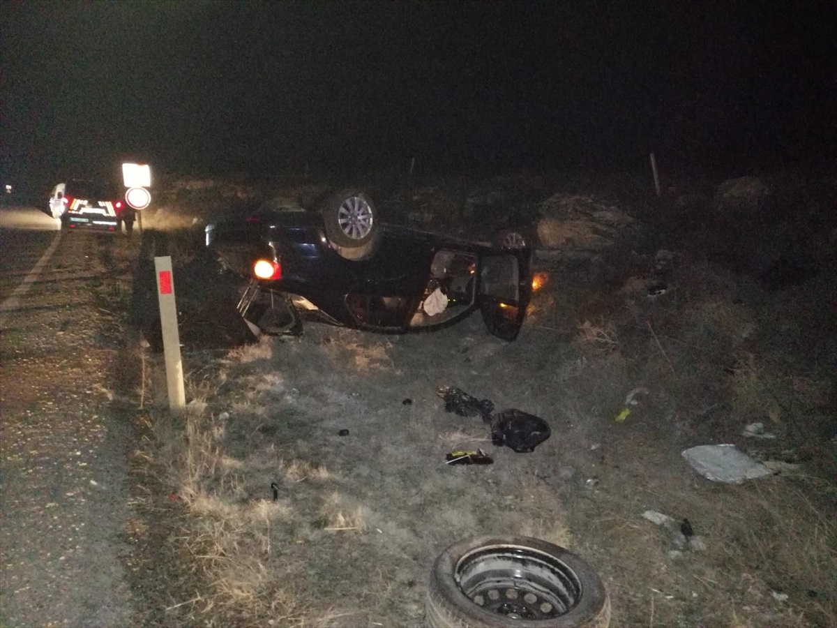 [YEREL / KAMU · Afyonkarahisar · Çobanlar] Afyonkarahisar'da Otomobil Şarampole Devrildi: 4 Yaralı