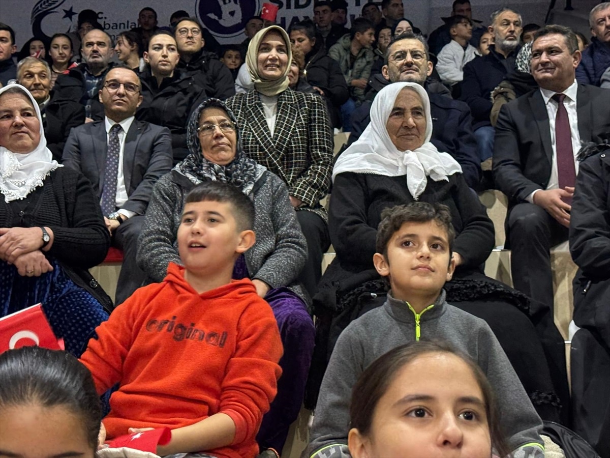 [YEREL / KAMU · Afyonkarahisar · Çobanlar] Afyonkarahisar'da şehit Cüneyt Taşyürek anısına voleybol maçı düzenlendi
