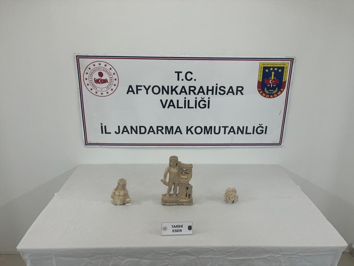 [YEREL / KAMU · Afyonkarahisar · Çobanlar] Afyonkarahisar'da Tarihi Eser Kaçakçılığı: Lir Tutan Apollon Heykeli Ele Geçirildi