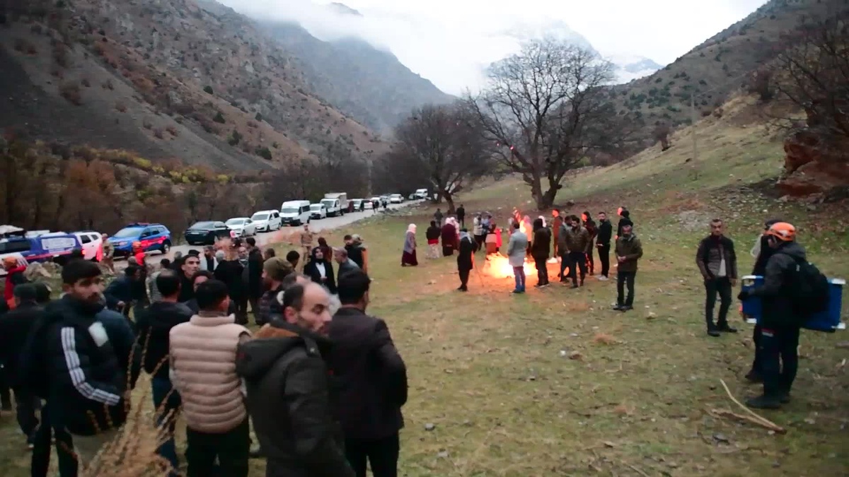 [YEREL / KAMU · Afyonkarahisar · Çobanlar] Van'da Dağdan Düşen Kaya Parçaları Çobanların Üzerine Düştü: 1 Ölü, 1 Yaralı