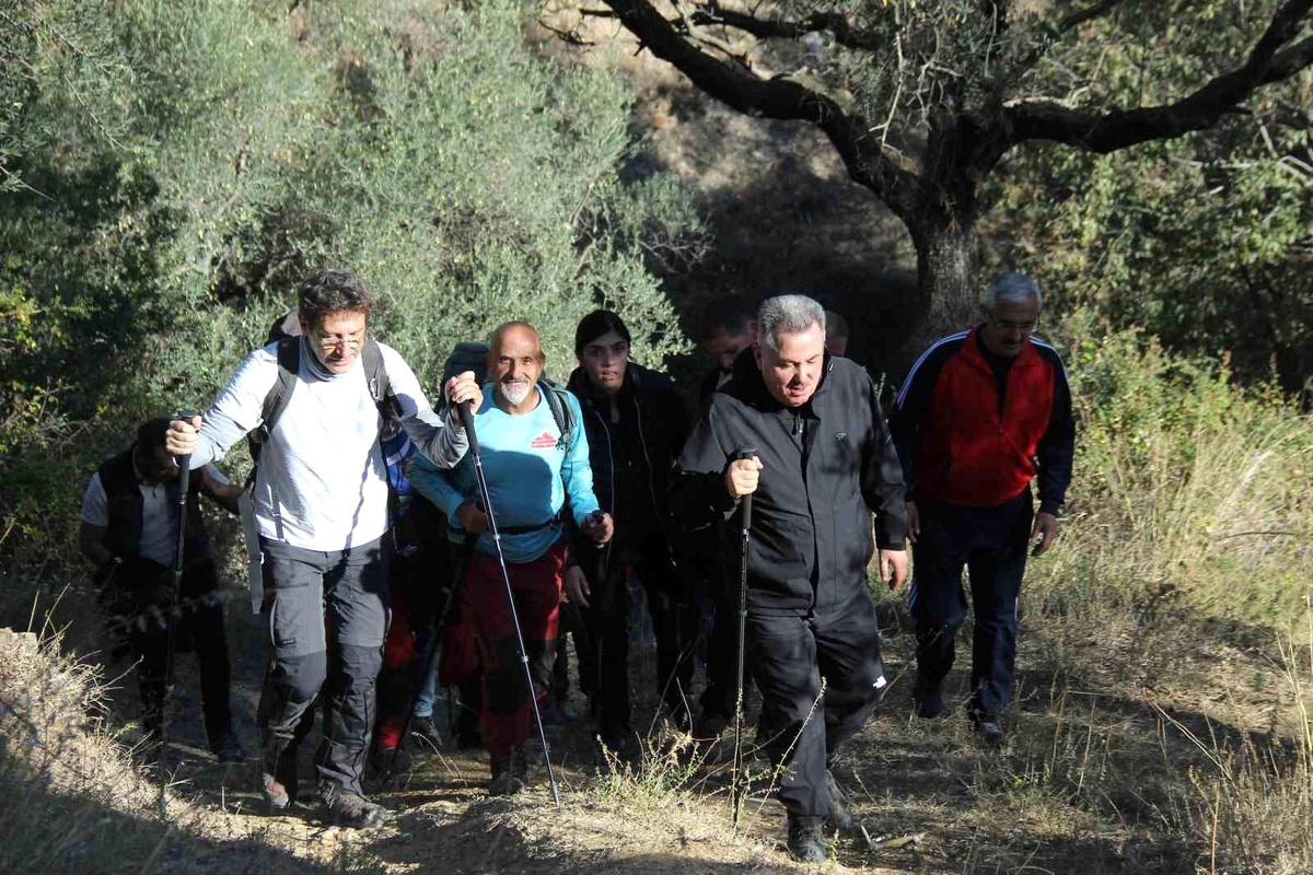 [YEREL / KAMU · Afyonkarahisar · Çobanlar] İzmir Valisi Elban Efeler Yolu'nda yürüdü
