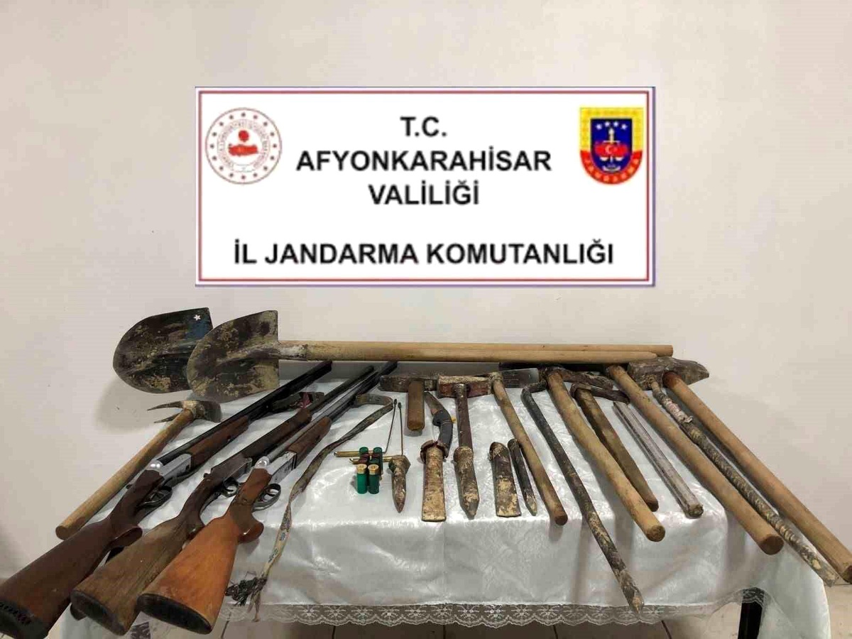 [YEREL / KAMU · Afyonkarahisar · Dazkırı] Afyonkarahisar'da Kaçak Kazı Yapan 4 Kişi Suçüstü Yakalandı