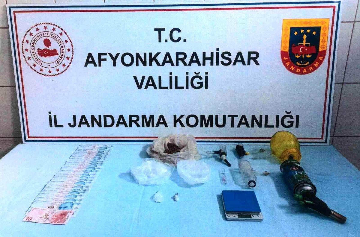[YEREL / KAMU · Afyonkarahisar · Dinar] Uyuşturucu operasyonunda yakalanan 3 kişiden biri tutuklandı