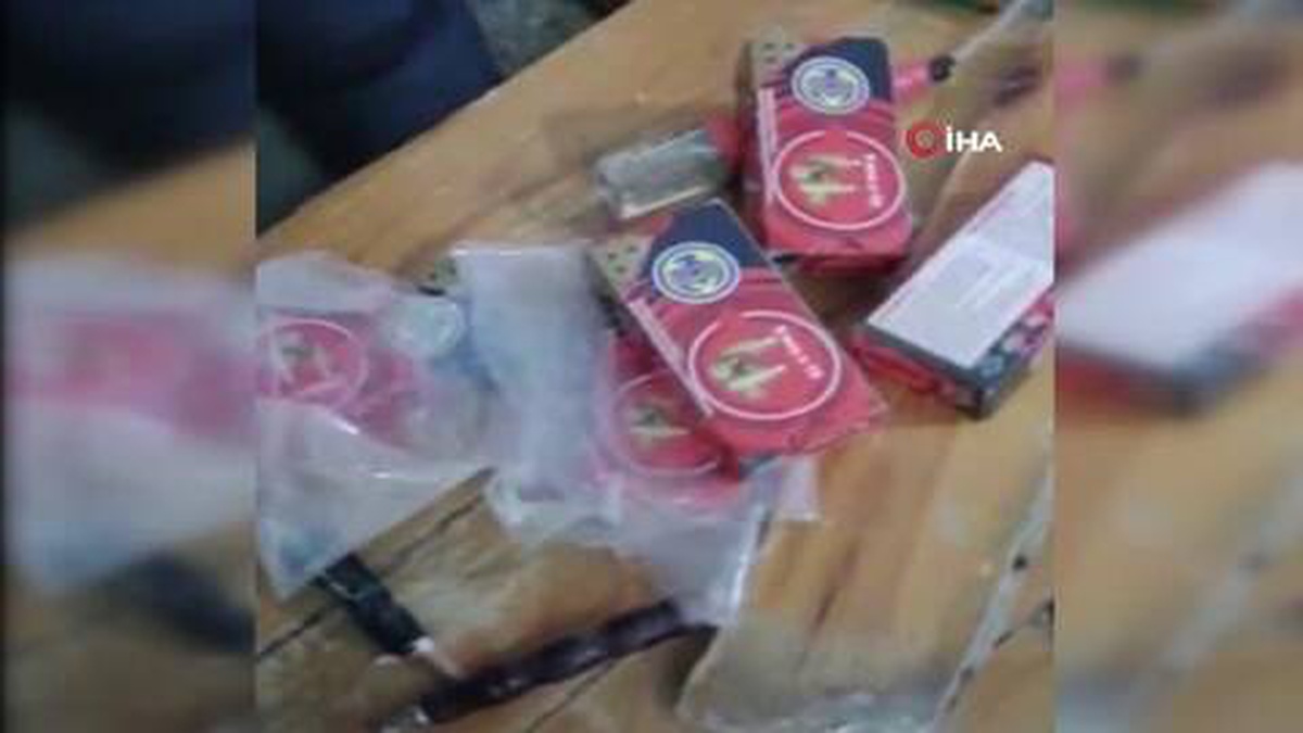 [YEREL / KAMU · Afyonkarahisar · Dinar] Uyuşturucu, fişek, kılıç...Şüpheli şahsın evinden çıkanlar polisi şaşkına uğrattı