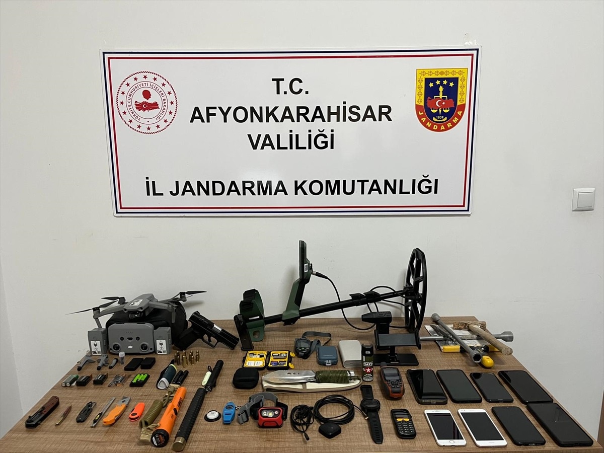 [YEREL / KAMU · Afyonkarahisar · Emirdağ] Kaçak Kazı Yapan 7 Kişi Gözaltına Alındı