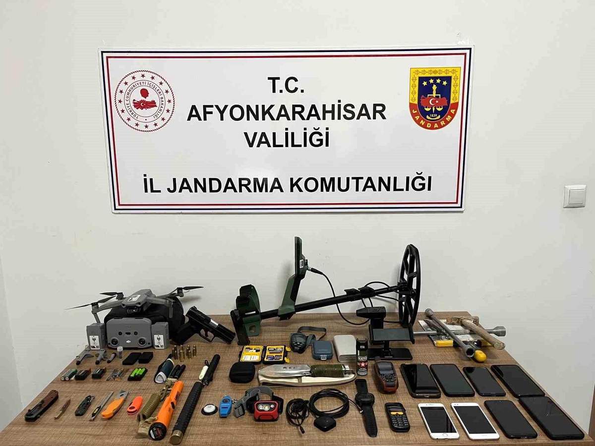 [YEREL / KAMU · Afyonkarahisar · Emirdağ] Afyonkarahisar'da Dron ile Kaçak Kazı Yapan 7 Kişi Yakalandı