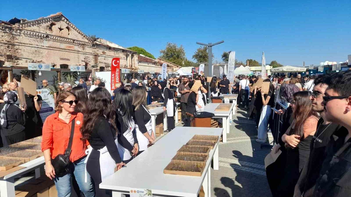 Altınoluk MYO yönetimi Guinness rekor denemesine katılan 72 öğrenciyi tebrik etti