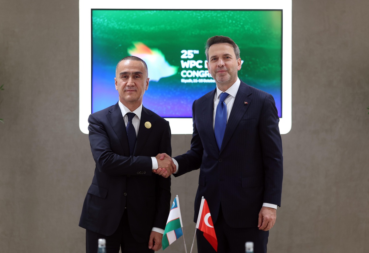 Bayraktar, Riyad'da Özbek mevkidaşıyla enerji projelerini hızlandırmada mutabık kaldı