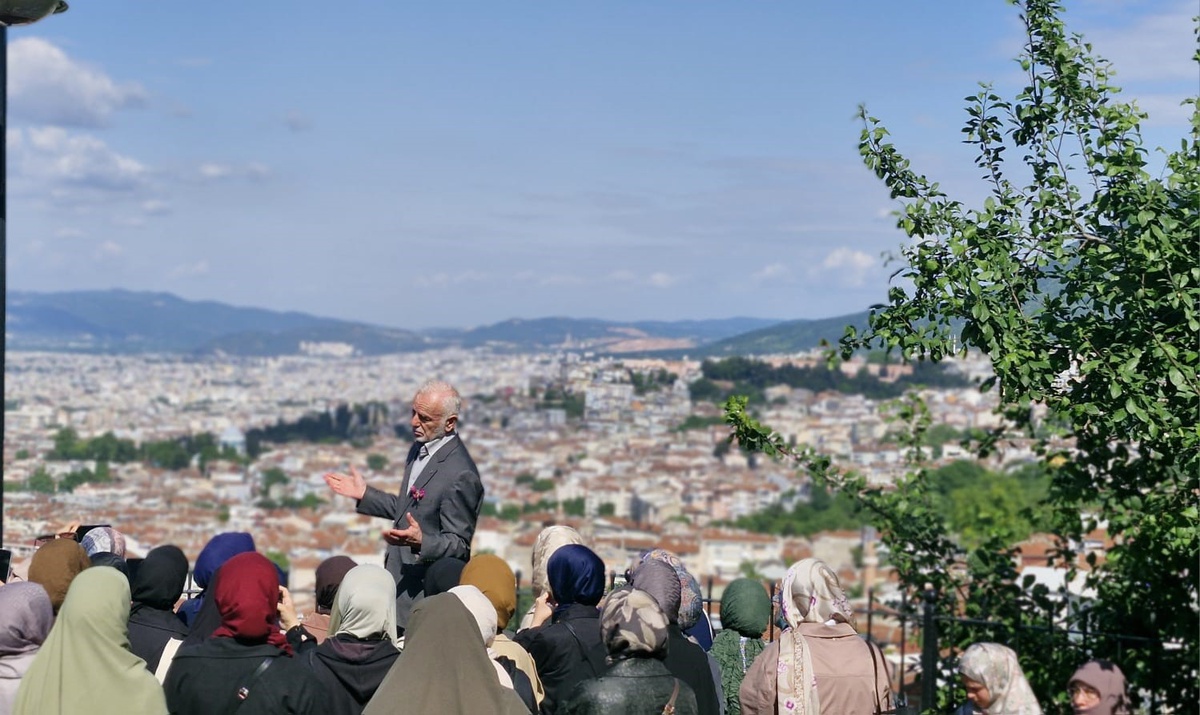 Bursa'da evliya ve dini mekan gezisi Prof. Dr. Mustafa Kara rehberliğinde yapıldı