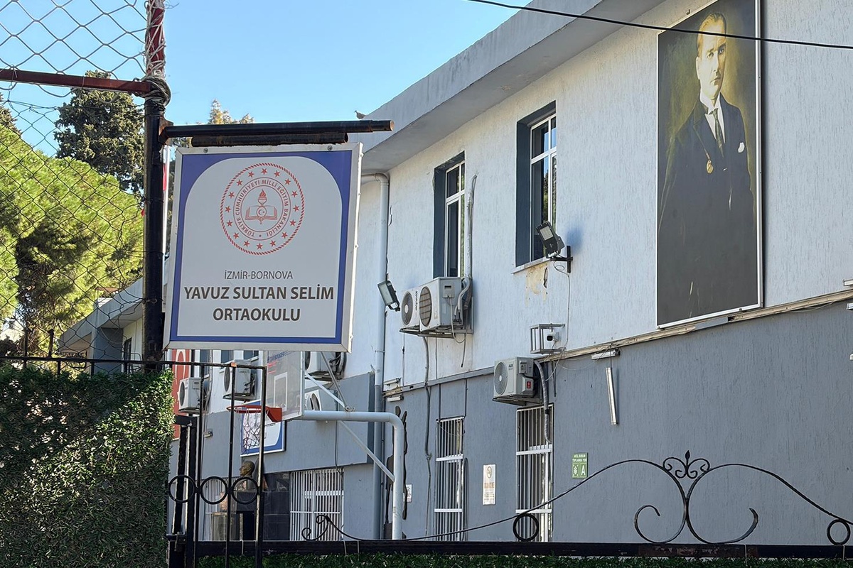 İzmir Bornova'da kadın velilere sözlü taciz iddiasıyla öğretmen açığa alındı
