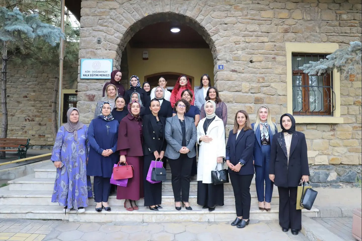 [BELEDIYE · Ağrı] Ağrı’nın Sesleri ve Renkleri Geleneksel El Sanatları ve Kültür Buluşması” tanıtım program yapıldı
