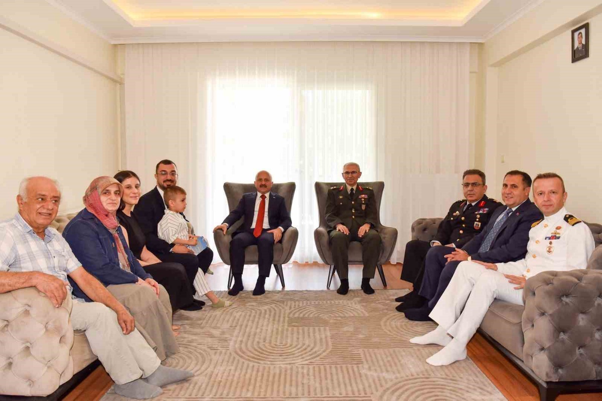 [BELEDIYE · Ağrı] Aydın Valisi Varol, Gaziler Günü'nde Doğubayazıt'ta gazi Çakır'ı ziyaret etti