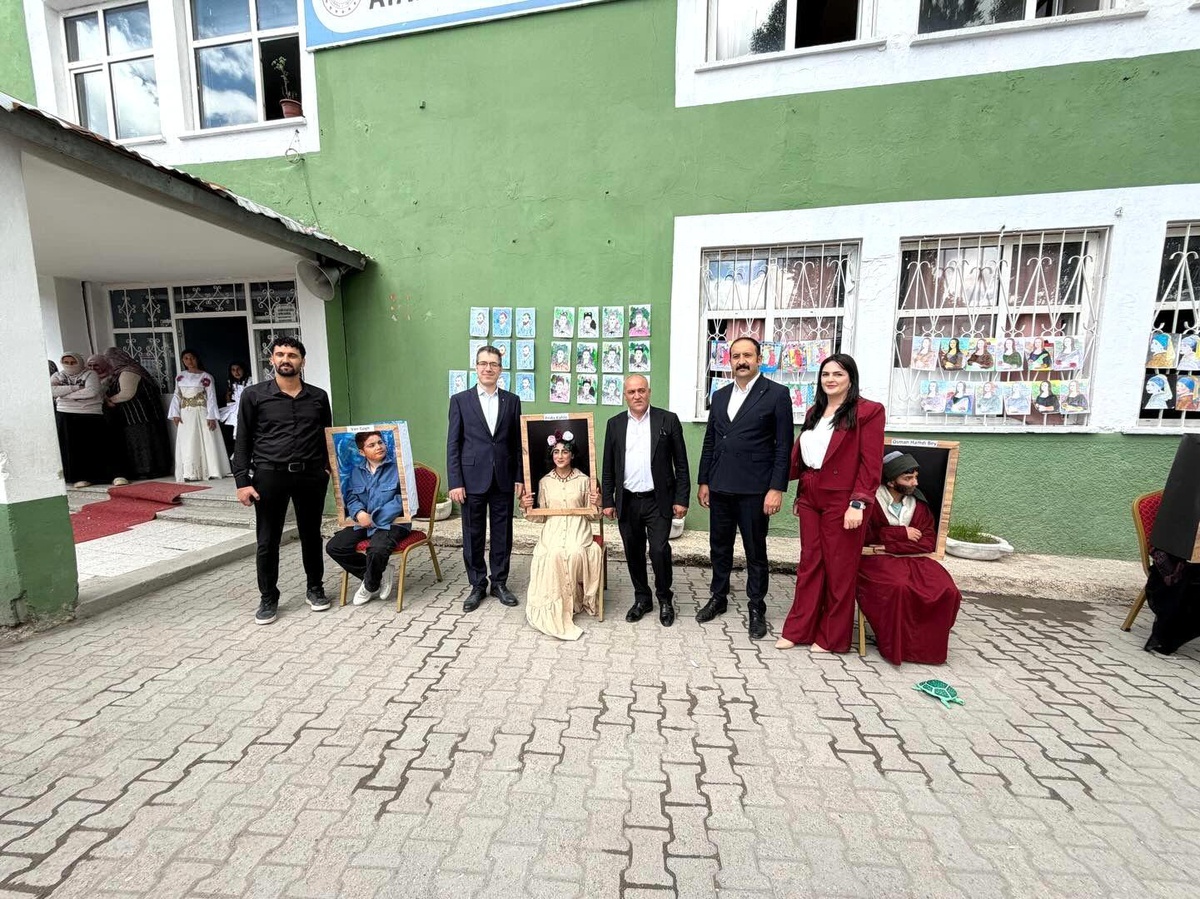 [YEREL / KAMU · Ağrı · Diyadin] Diyadin'de öğrencilerin eserleri sergilendi