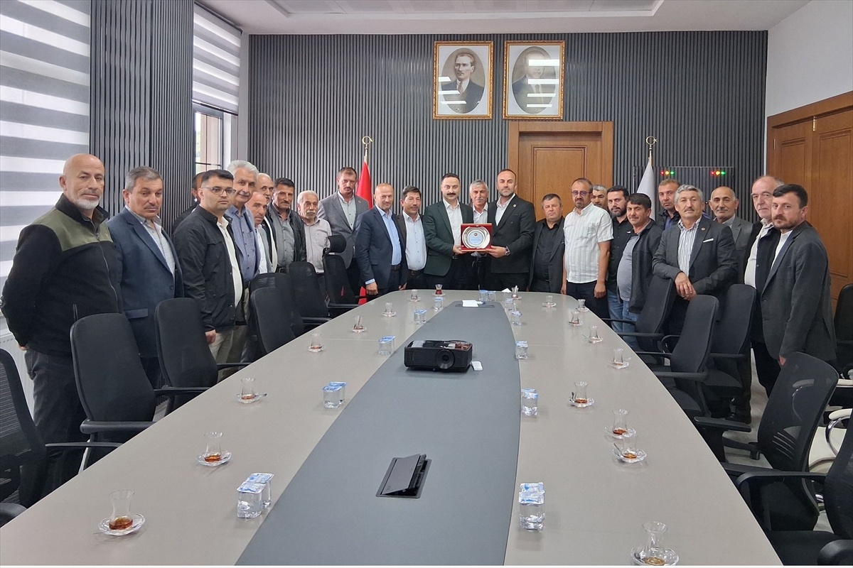 [YEREL / KAMU · Ağrı · Doğubeyazıt] Havza Kaymakamı Ayvat'a muhtarlardan veda ziyareti