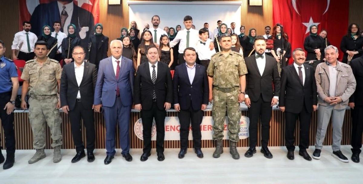 [YEREL / KAMU · Ağrı · Eleşkirt] Eleşkirt'te gençlik konseri ve el sanatları sergisi düzenlendi