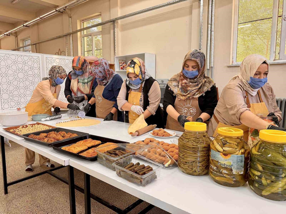 [YEREL / KAMU · Ağrı · Hamur] Hamur'da Kadın Kooperatifi: Yöresel Lezzetler İstihdama Dönüşüyor