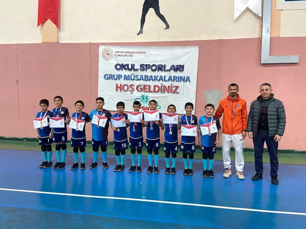 [YEREL / KAMU · Ağrı · Hamur] Hamur Adımova Ortaokulu Voleybol Takımı, Bölge Şampiyonu Oldu