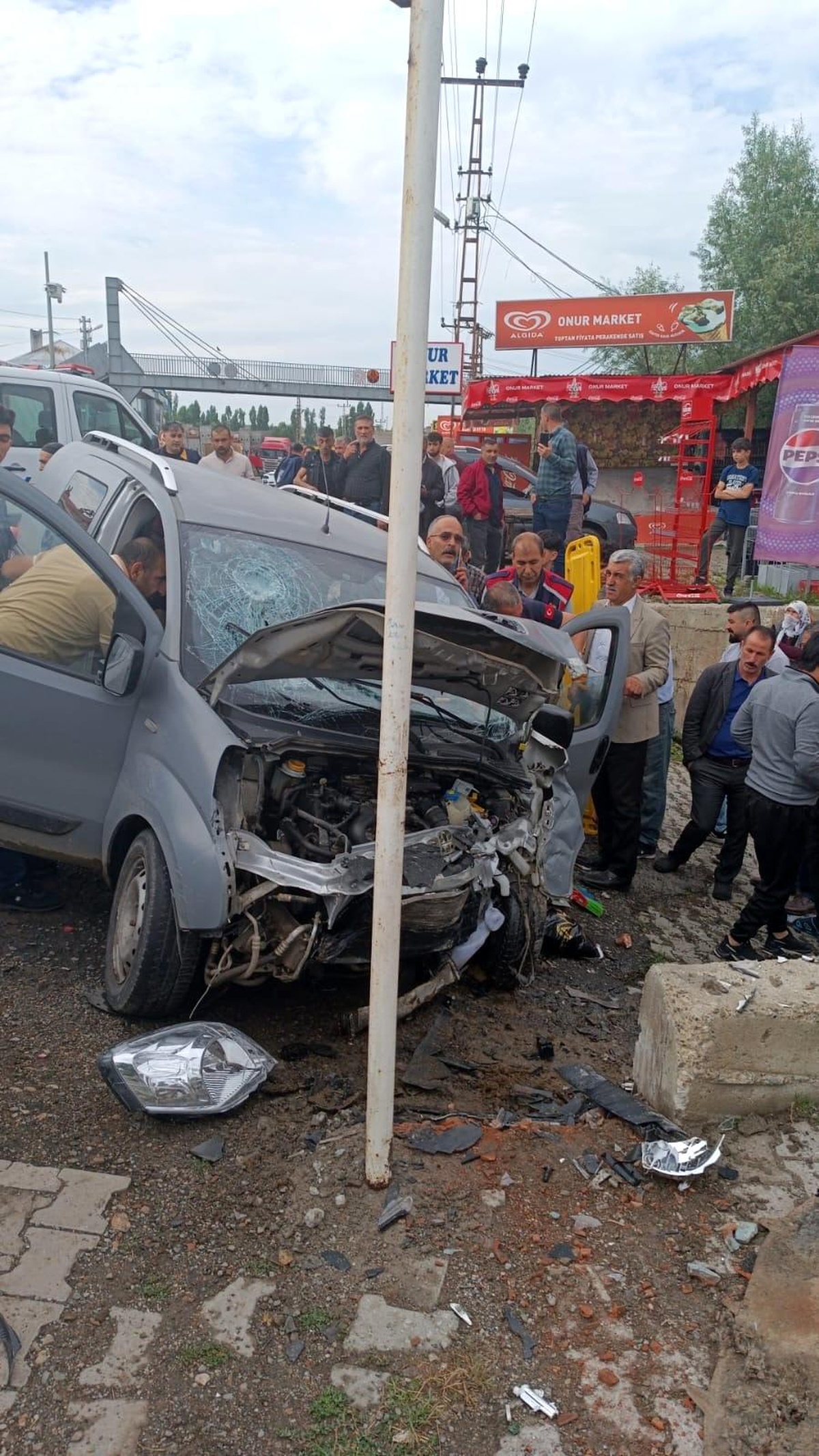 [YEREL / KAMU · Ağrı · Hamur] Ağrı'da Direksiyon Hakimiyetini Kaybeden Araç Kaza Yaptı, 4 Kişi Yaralandı