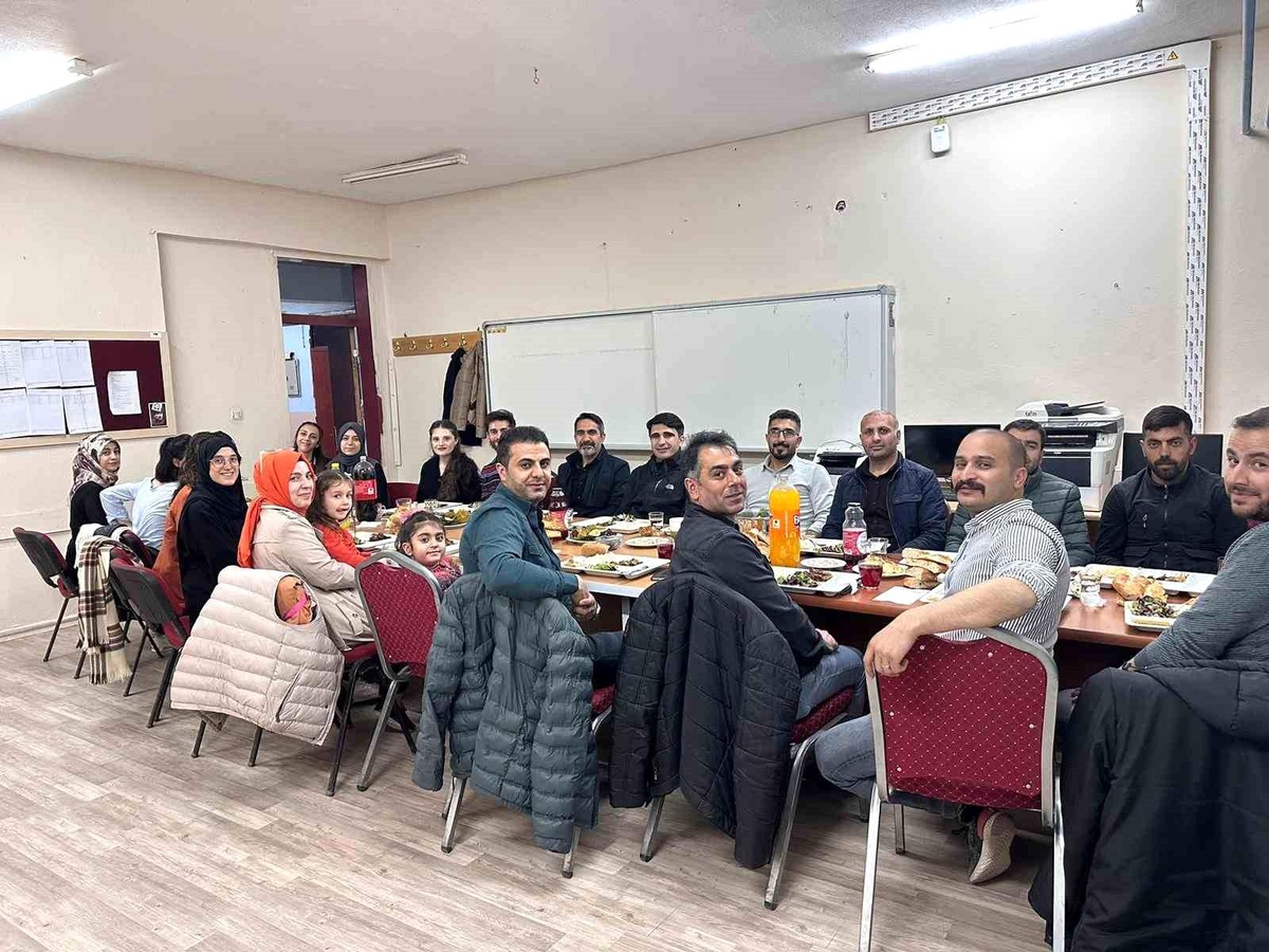 [YEREL / KAMU · Ağrı · Hamur] Ağrı'da Milli Eğitim Müdürü öğretmenleri ziyaret etti