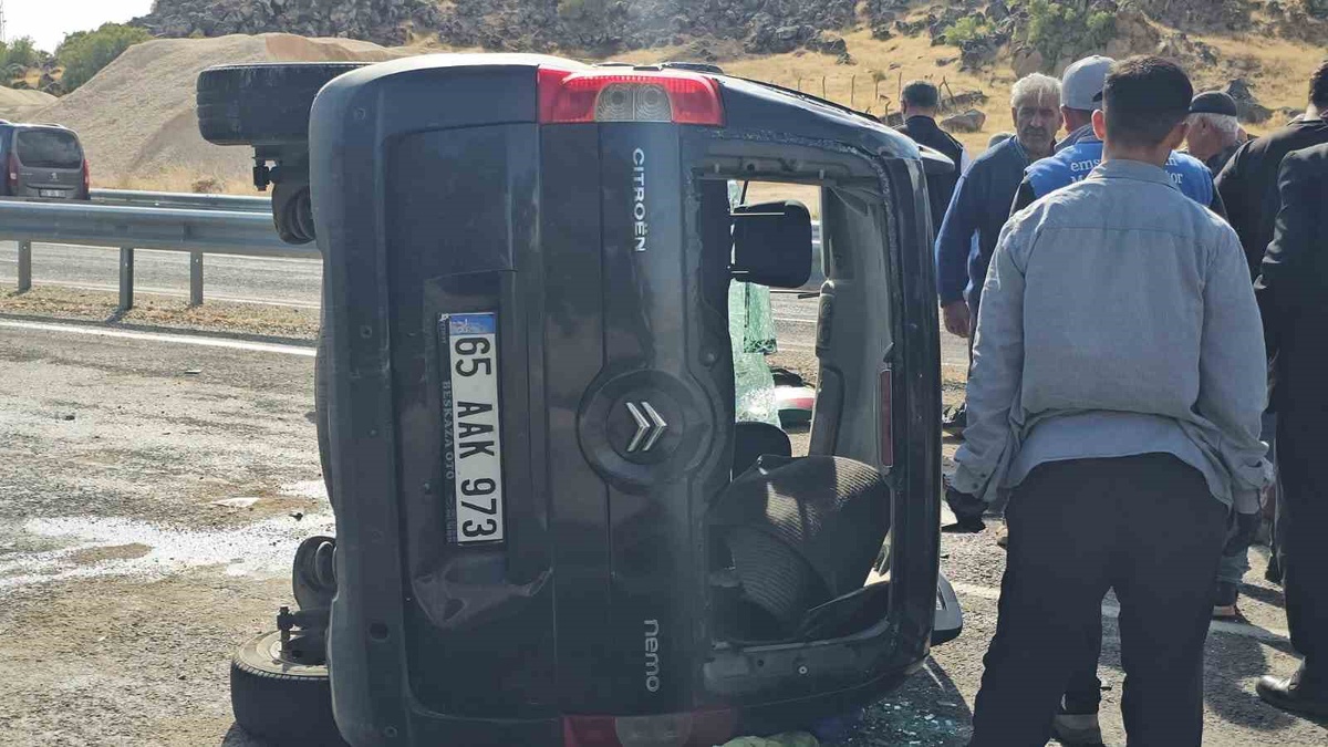[YEREL / KAMU · Ağrı · Patnos] Bitlis'te Adilcevaz-Patnos kara yolunda kamyonet takla attı, 2 kişi yaralandı