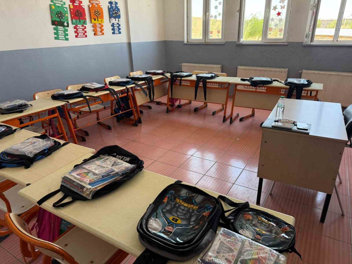 [YEREL / KAMU · Ağrı · Patnos] Patnos’ta yüzlerce öğrencinin yüzünü güldürdüler