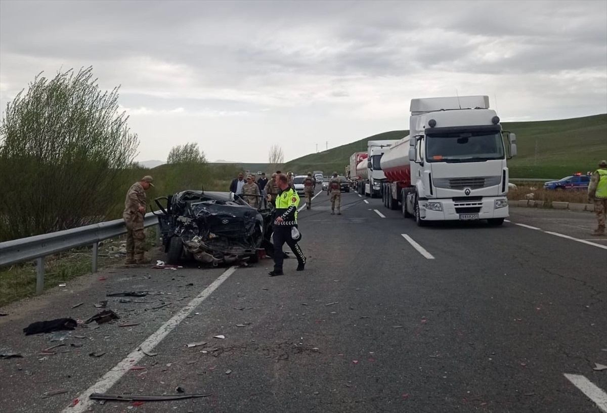 [BELEDIYE · Ağrı · Taşlıçay] Ağrı'da Trafik Kazası: 2 Ölü, 8 Yaralı