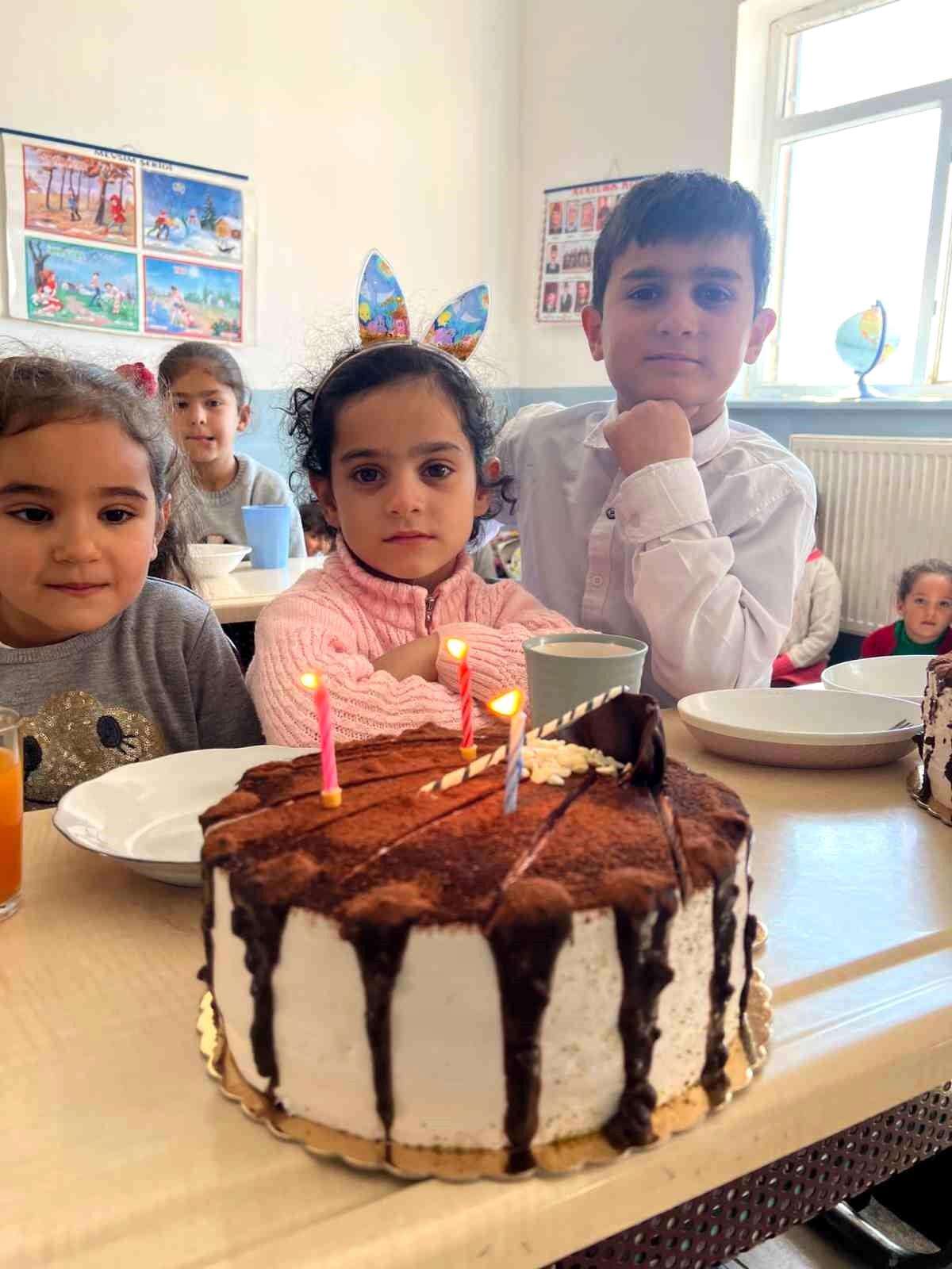 [BELEDIYE · Ağrı · Tutak] Ağrı'da Köy Okulu Öğrencilerine Doğum Günü Sürprizi