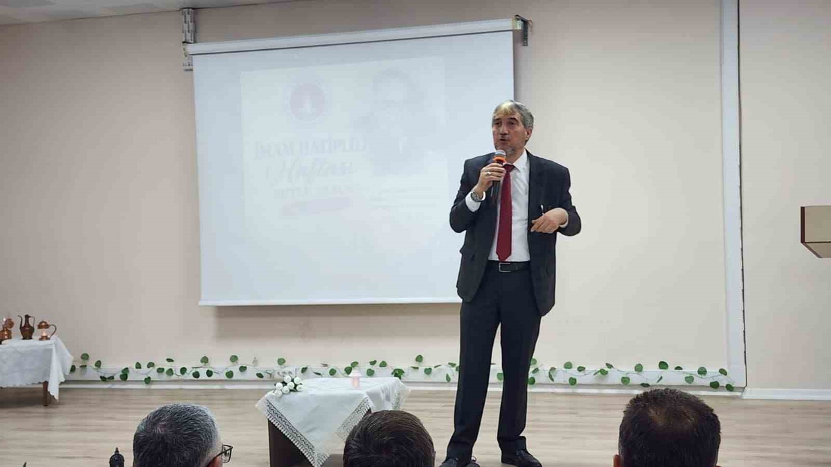 Kütahya'da İmam Hatipliler Haftası'nda Yılmaz, öğrencilere temsil çağrısı yaptı