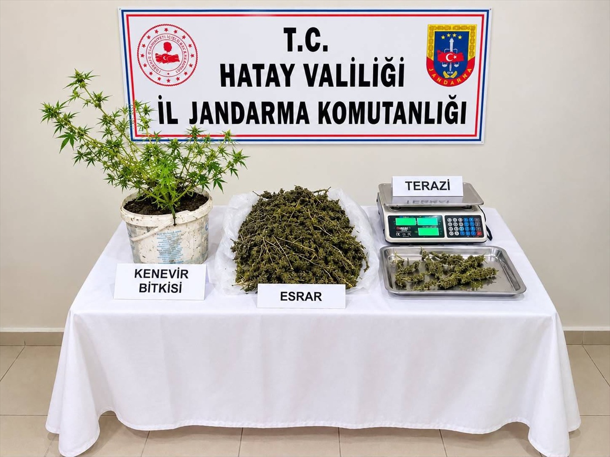 Hatay Kumlu'da operasyonda 3 kilo 578 gram esrar bulundu, şüpheli tutuklandı.