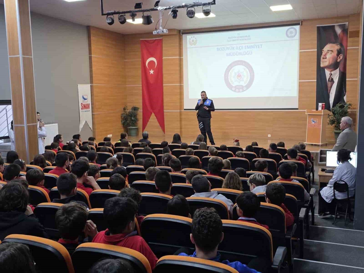 Bozüyük'te 120 öğrenci akran zorbalığı ve güvenli internet konusunda bilgilendirildi