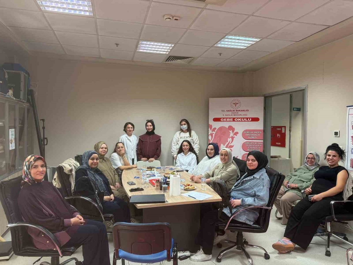 Düzce'de anne adaylarına normal doğum ve anne sütünün önemi anlatıldı