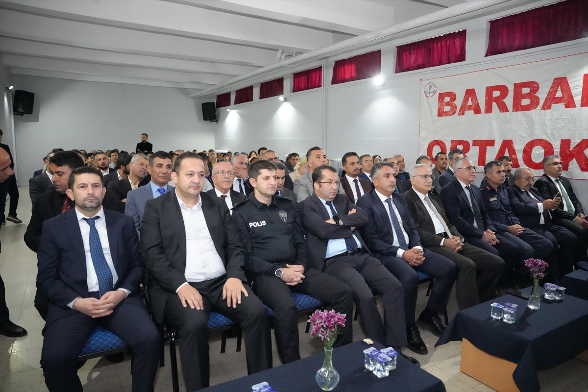 Ankara'nın başkent oluşunun 103. yıl dönümü Çubuk'ta Barbaros Ortaokulu'nda kutlandı