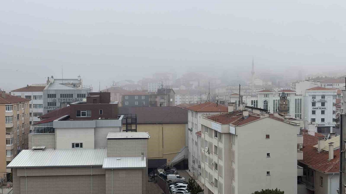 [BELEDIYE · Yozgat] Yozgat-Sivas kara yolu Muslubelen'de sis görüş mesafesini 30 metreye düşürdü