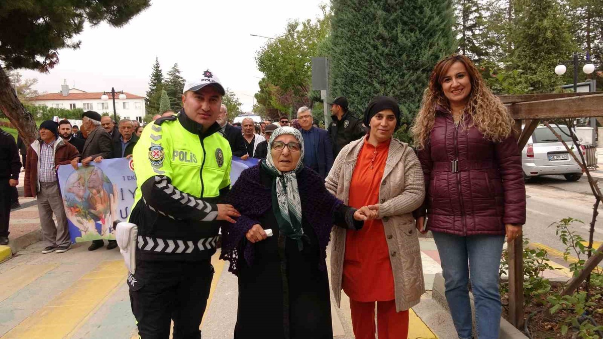 [BELEDIYE · Yozgat] Yozgat'ta Dünya Yaşlılar Günü yürüyüşünde 25 huzurevi sakini yer aldı