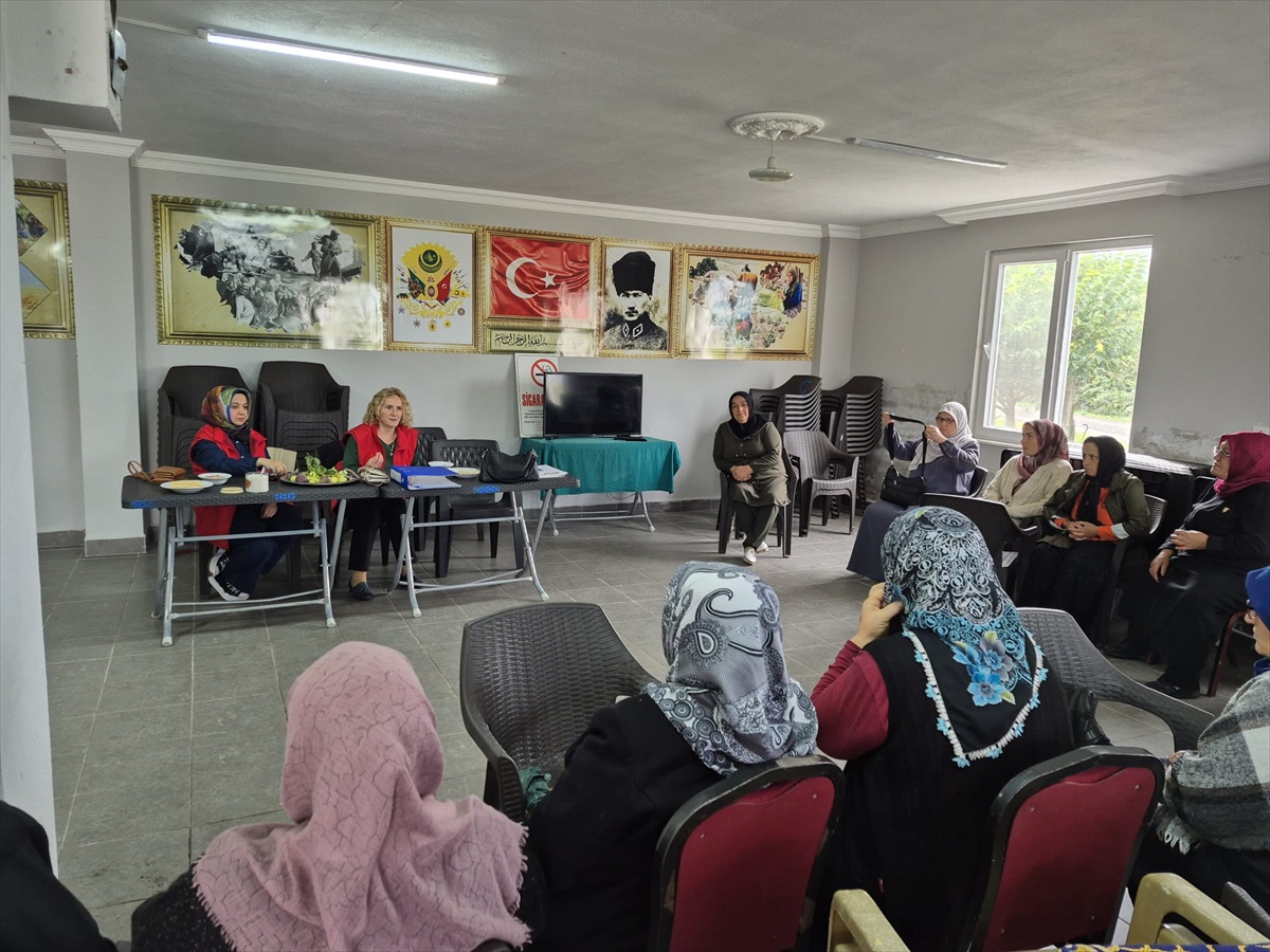 [BELEDIYE · Yozgat · Çandır] 19 Mayıs İlçe Tarım ve Orman Müdürlüğü Çandır'da kadın çiftçilere su tasarrufunu anlattı