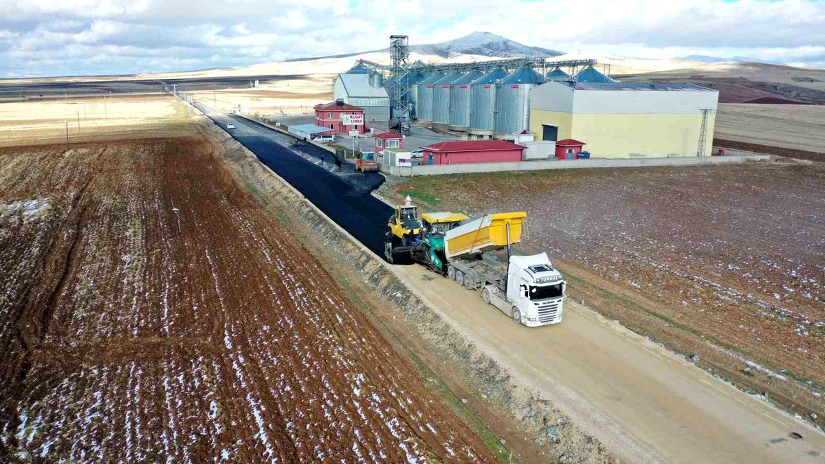 [YEREL / KAMU · Yozgat · Çandır] Kayseri Büyükşehir Belediyesi, Felahiye-İsabey-Çandır hattında 20 bin ton asfalt serimi gerçekleştirdi