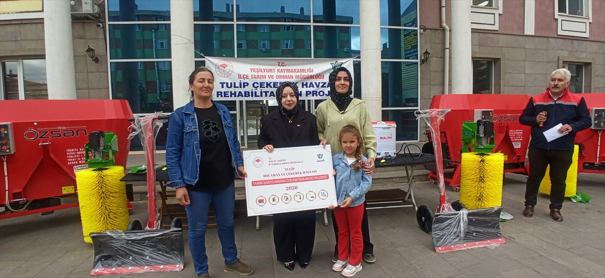 [YEREL / KAMU · Yozgat · Çekerek] Yeşilyurt'ta çiftçilere ahır ekipmanı dağıtıldı
