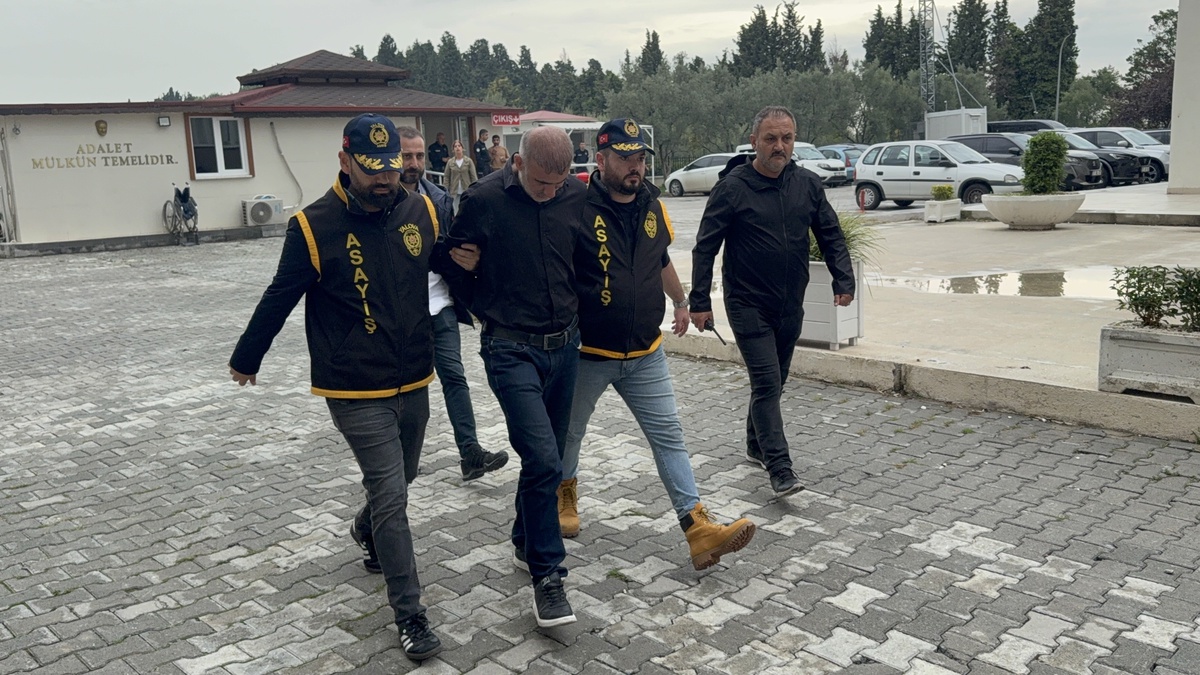 [BELEDIYE · Yalova · Altınova] Yalova'da Eşini Sokak Ortasında Vurarak Öldüren Adam Tutuklandı