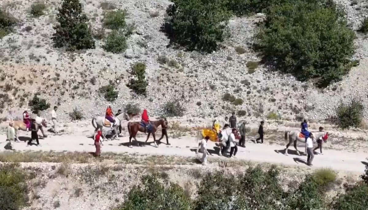 [YEREL / KAMU · Yalova · Armutlu] Erzincan’da asırlık gelenek atlı düğün alayıyla yaşatılıyor