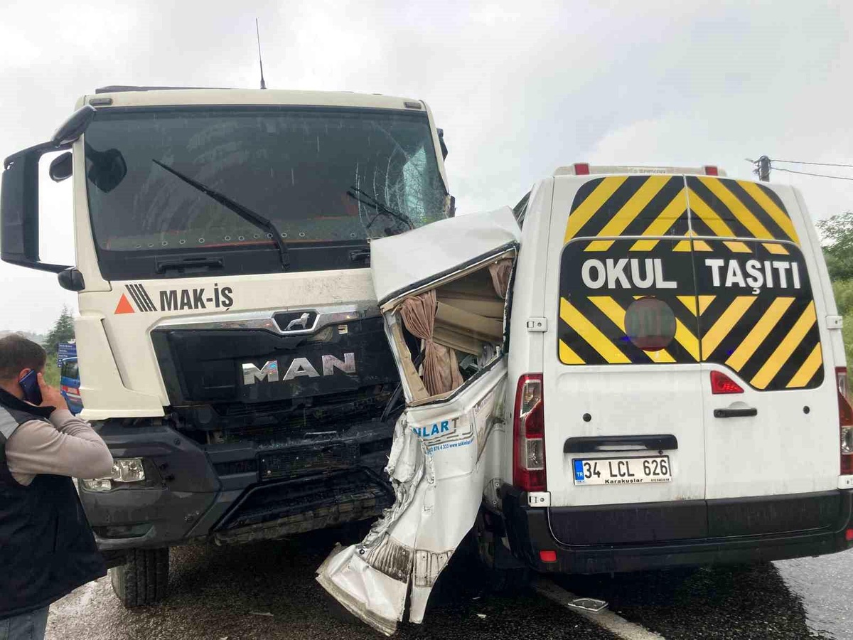 [YEREL / KAMU · Yalova · Armutlu] Yalova'da Trafik Kazası: 3 Yaralı