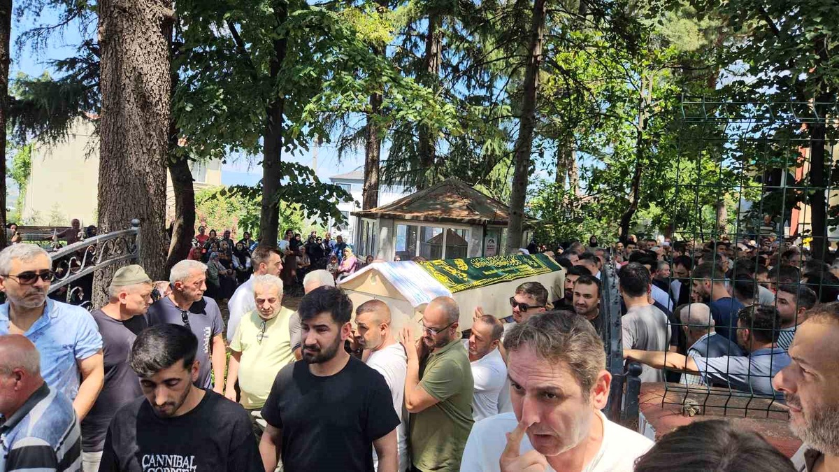 [YEREL / KAMU · Yalova · Çınarcık] Aynı motosiklette can veren anne-baba gözyaşlarıyla uğurlandı